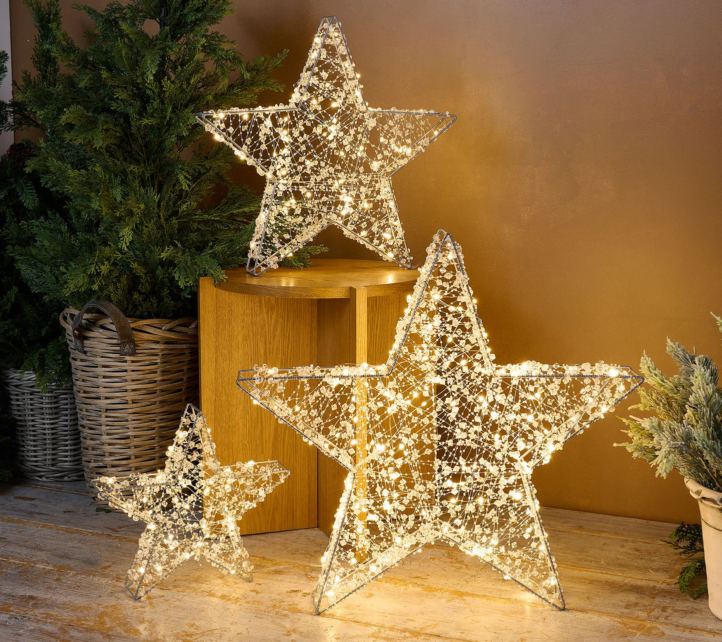 Sister Road by JG Set of 3 Metal Stars with LED Lights & Beads